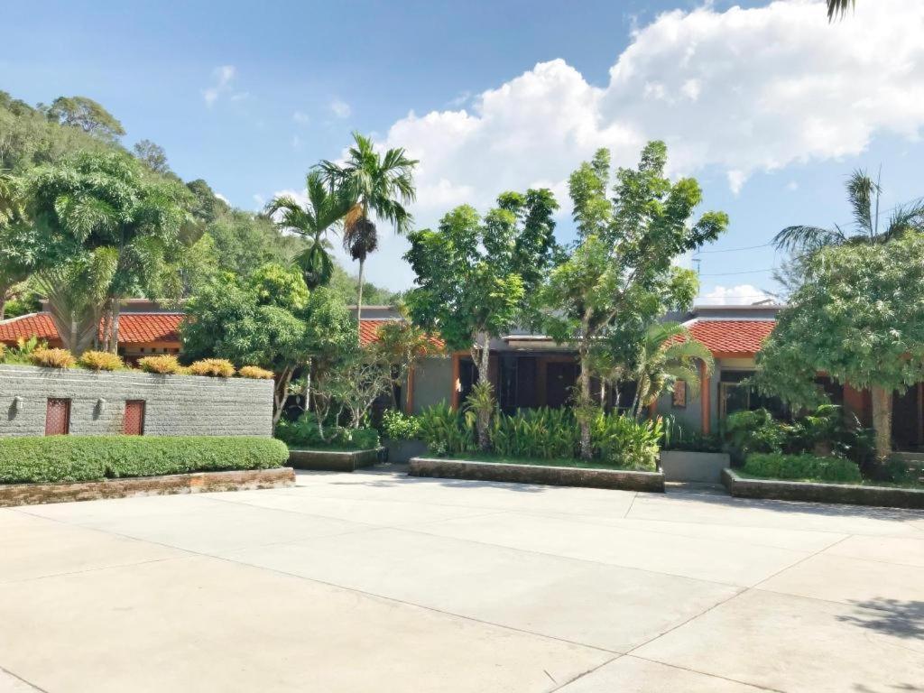 Royal Lee Resort And Spa Nai Yang Exterior foto