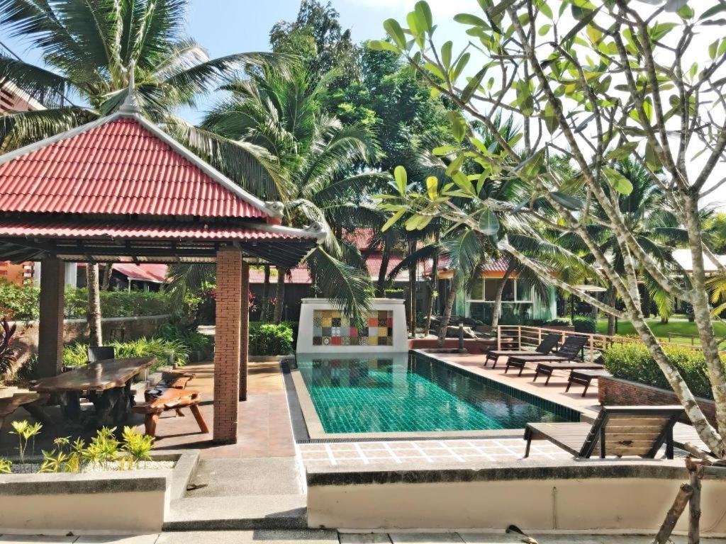Royal Lee Resort And Spa Nai Yang Exterior foto