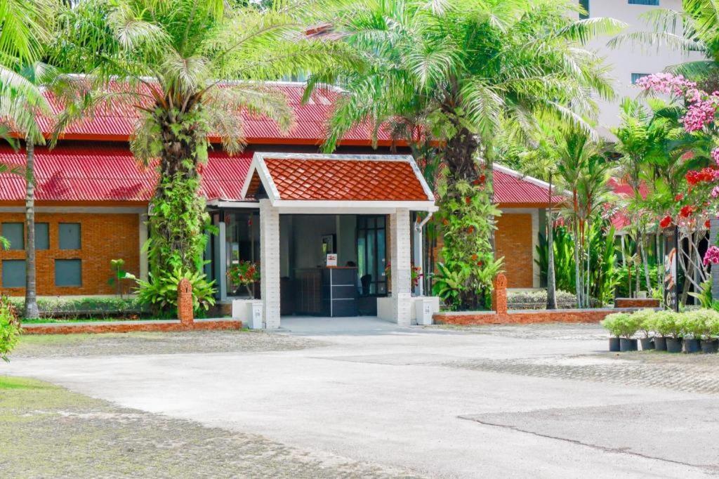 Royal Lee Resort And Spa Nai Yang Exterior foto